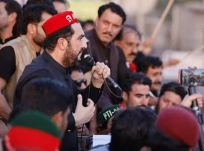 afridi awaits imran s signal for islamabad move