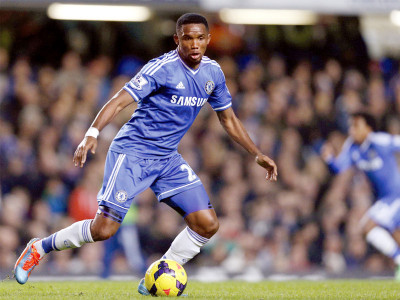 eto o to lead chelsea s title charge