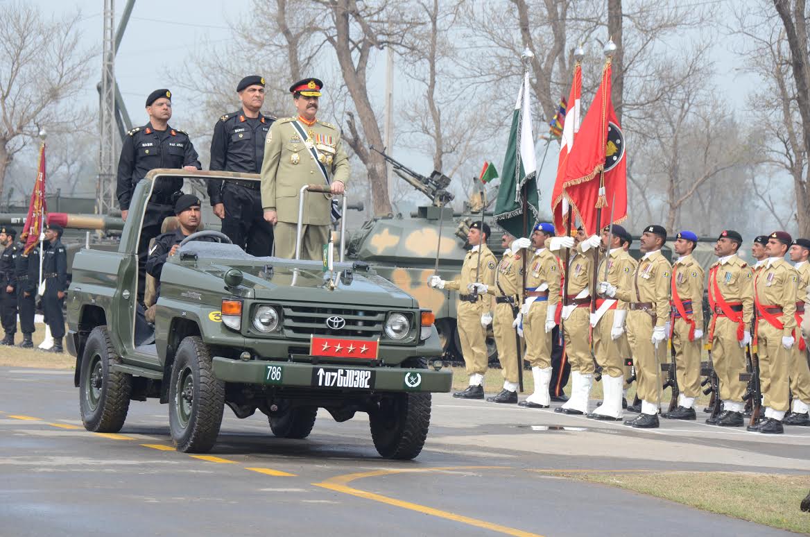 general raheel sharif reviewing parade of armoured divison at gujranwala on saturday photo ispr