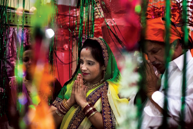hindus perform rituals at karishna mandir rawalpindi to celebrate holi festival photos myra iqbal express hindus perform rituals at karishna mandir rawalpindi to celebrate holi festival photos myra iqbal express