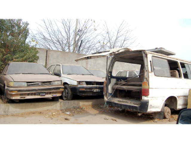 vehicles parked on the roadside have been waiting for clearance for years photo muhammad javaid express vehicles parked on the roadside have been waiting for clearance for years photo muhammad javaid express