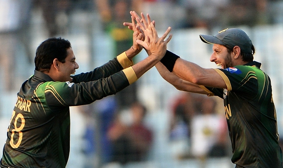 shahid afridi r celebrates with zulfiqar babar after the wicket of australia batsman david warner during the icc world twenty20 tournament cricket match between australia and pakistan at the sher e bangla national cricket stadium in dhaka on march 23 2014 photo afp