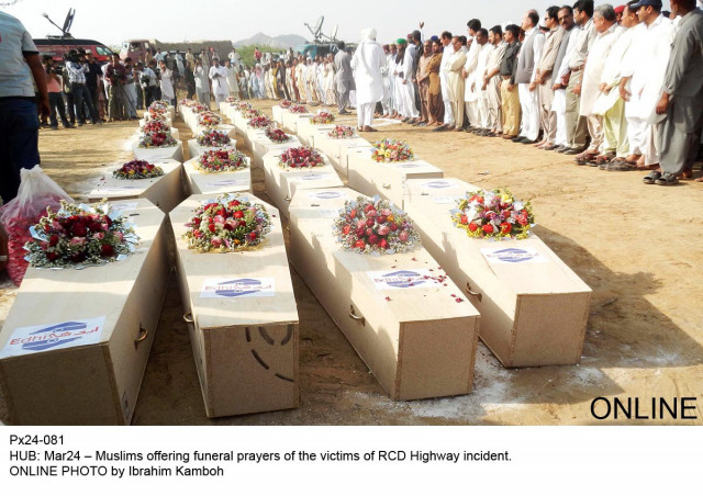 people offer funeral prayers for those who died in a massive collision on the rcd highway on saturday photo online people offer funeral prayers for those who died in a massive collision on the rcd highway on saturday photo online
