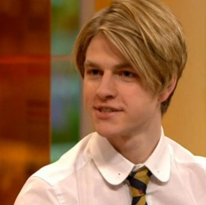 teenager tries to commit suicide as he failed to take the perfect selfie