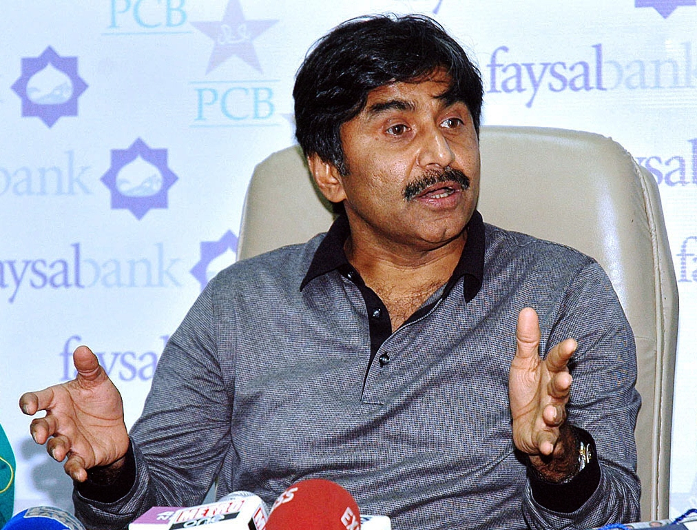 former captain javed miandad photo app file