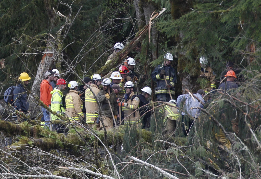 rescue workers look for victims in the mudslide near oso washington as efforts continued to find victims march 26 2014 photo reuters