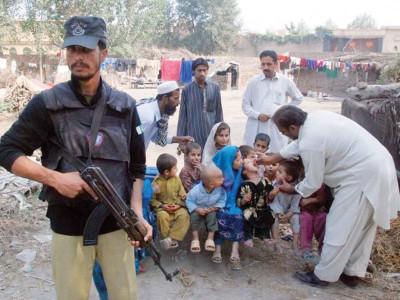 balochistan constabulary officer shot dead while escorting anti polio campaigners