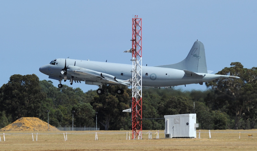 an raaf orion aircraft takes off from pearce airbase in bullsbrook 35 kms north of perth on march 28 2014 photo afp