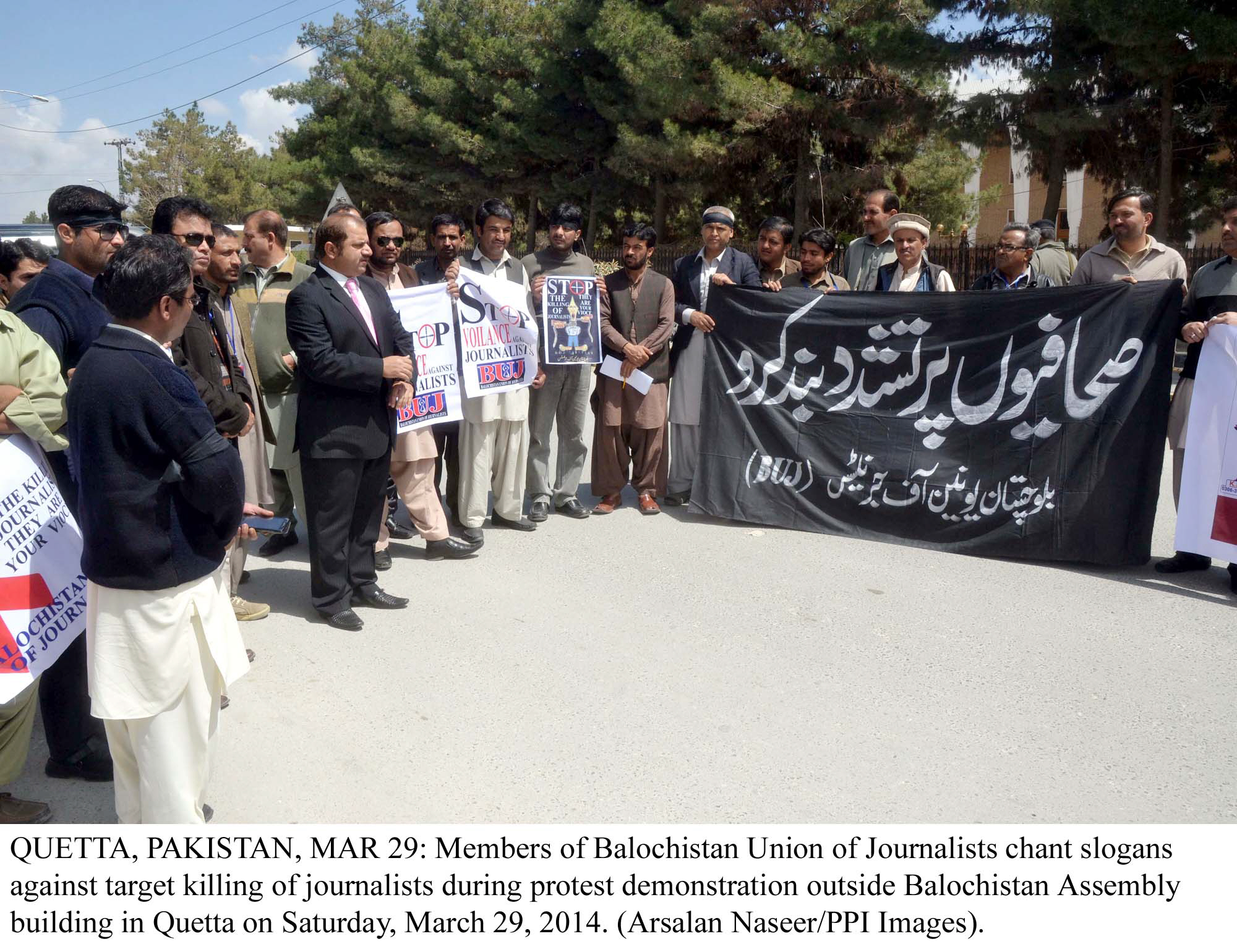 members of balochistan union of journalists chant slogans condemning the attack photo ppi