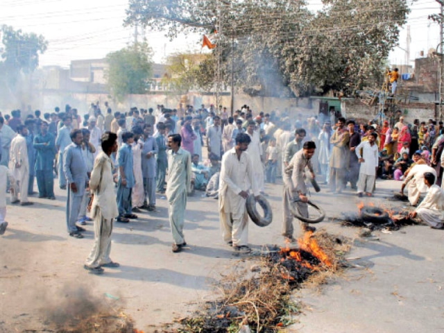 hindu families and rights activists stage a protest demonstration on saturday to condemn the attack on a temple in hyderabad a day earlier photo inp hindu families and rights activists stage a protest demonstration on saturday to condemn the attack on a temple in hyderabad a day earlier photo inp