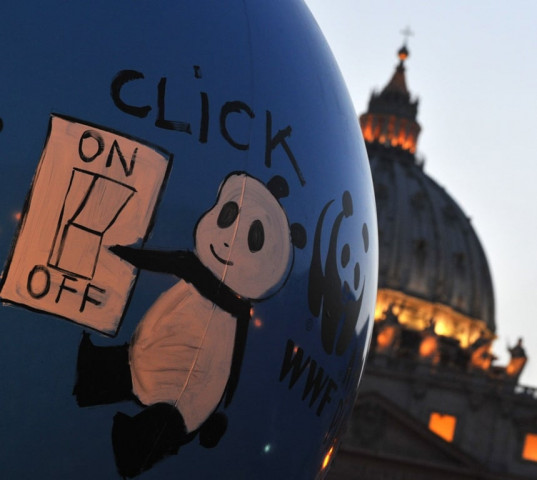 a balloon of the world wildlife fund is set up in front of st peter 039 s basilica during the earth hour campaign on march 29 2014 at the vatican photo afp a balloon of the world wildlife fund is set up in front of st peter 039 s basilica during the earth hour campaign on march 29 2014 at the vatican photo afp