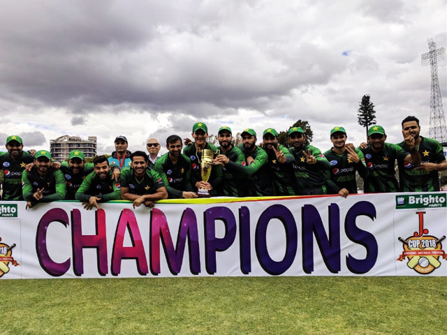 the pakistan cricket team poses with the trophy after winning the t20i tri series final against australia on july 8 2018 photo pcb