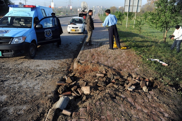 policemen inspect the site of a bomb explosion in islamabad on april 3 2014 the bomb was planted on musharraf 039 s route from an army hospital where he has been staying since january to his home on the outskirts of islamabad photo afp