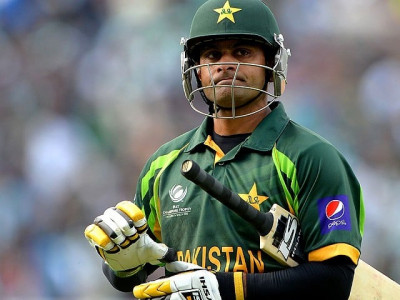 mohammad hafeez steps down as t20 captain