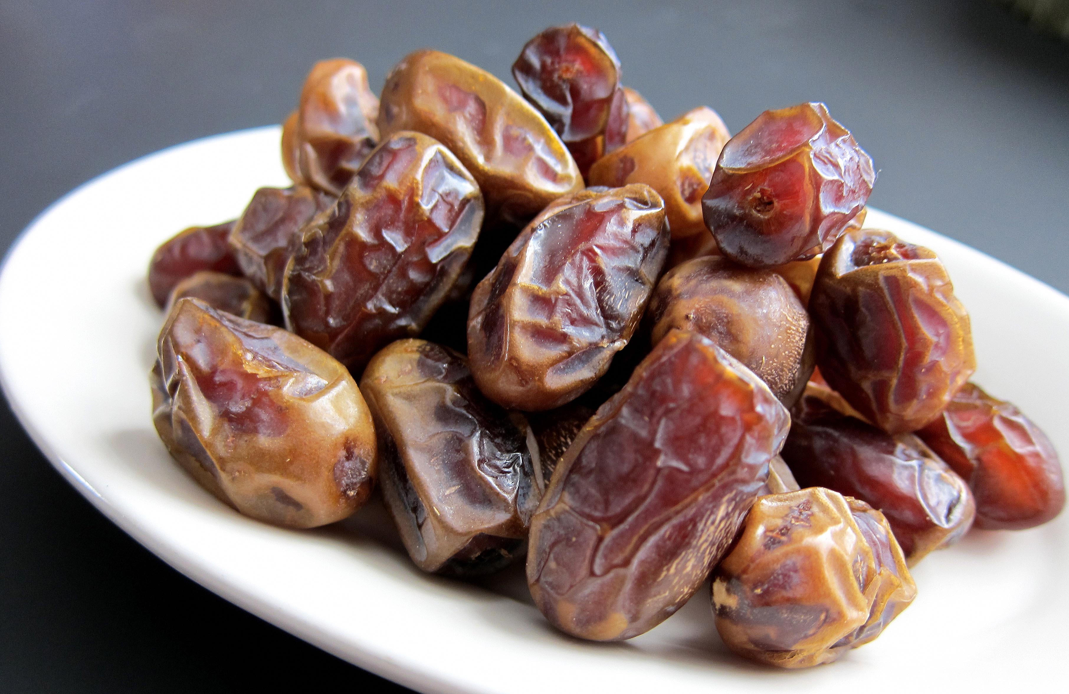 Saudi Arabia gifts 100 tons dates to Pakistan | Pakistan Today