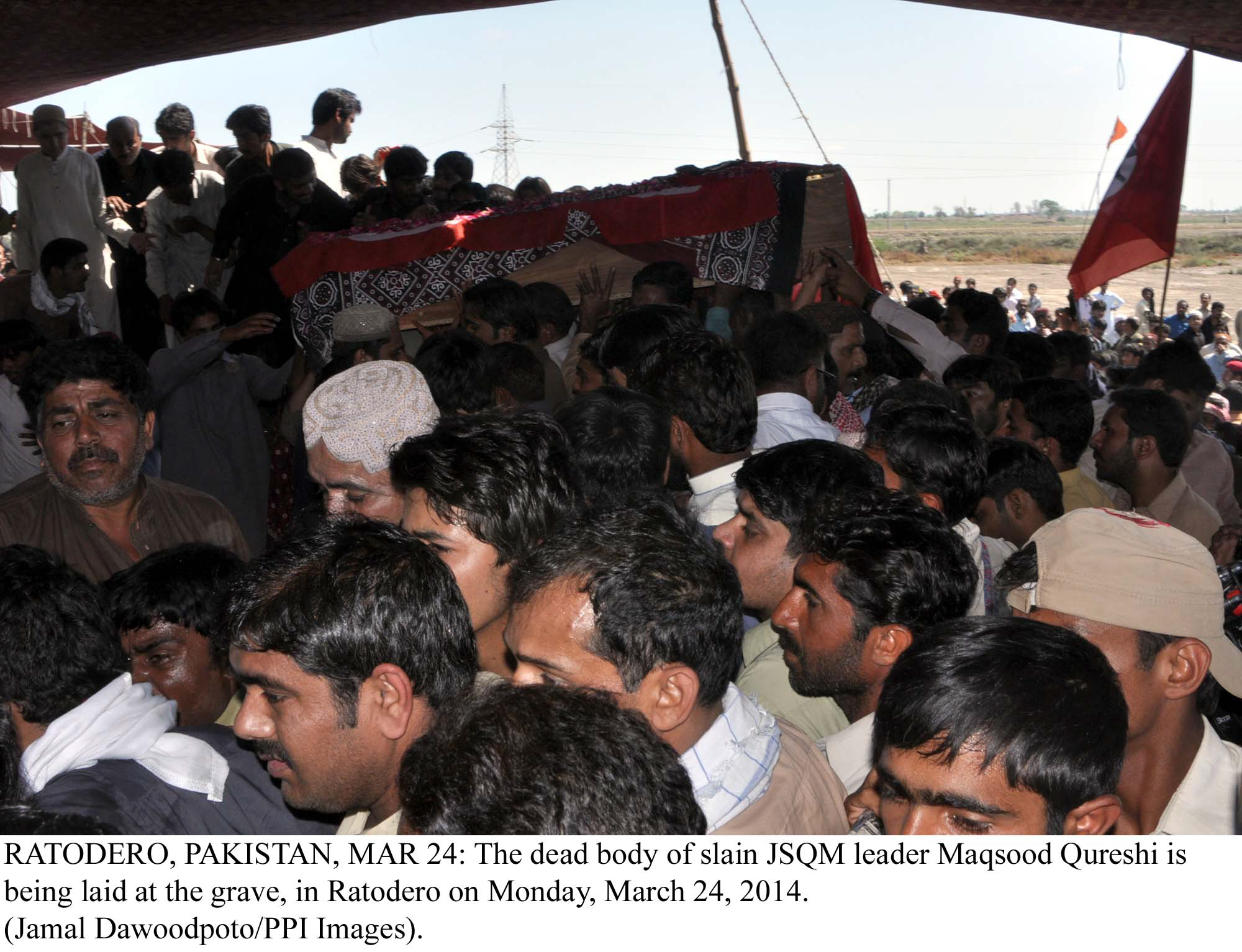 jsqm followers gather for maqsood qureshi 039 s funeral in ratodero photo ppi file