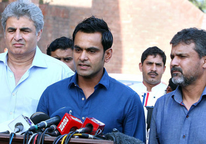 hafeez quits captaincy after t20 fiasco