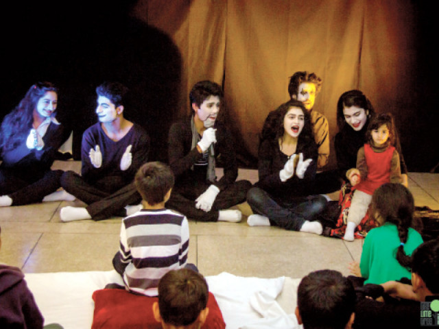 mime performers interact with the audience post event photo express mime performers interact with the audience post event photo express