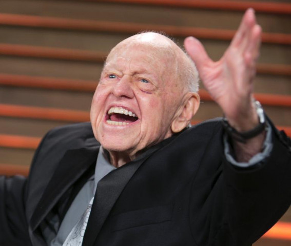 mickey rooney at the 2014 vanity fair oscar party on march 2 2014 in west hollywood california photo afp mickey rooney at the 2014 vanity fair oscar party on march 2 2014 in west hollywood california photo afp