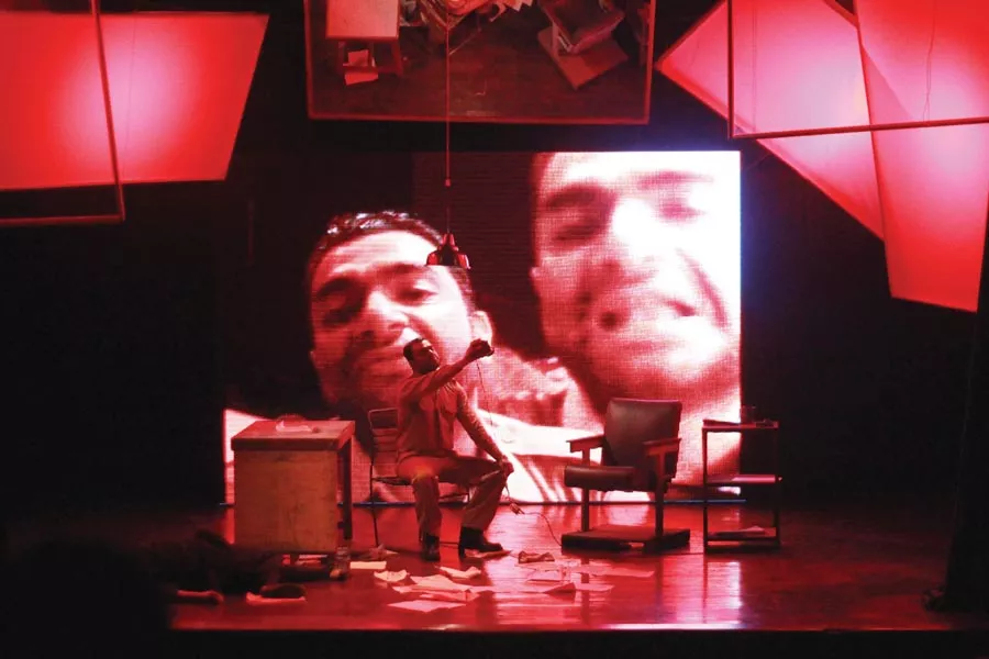 with an interesting amalgamation of mirrors cameras and projectors shoot get treasure repeat was a very visually appealing performance photos publicity with an interesting amalgamation of mirrors cameras and projectors shoot get treasure repeat was a very visually appealing performance photos publicity