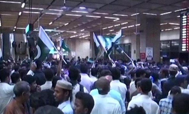 express news screengrab of the people present at the jinnah international airport to welcome the young heroes home express news screengrab of the people present at the jinnah international airport to welcome the young heroes home