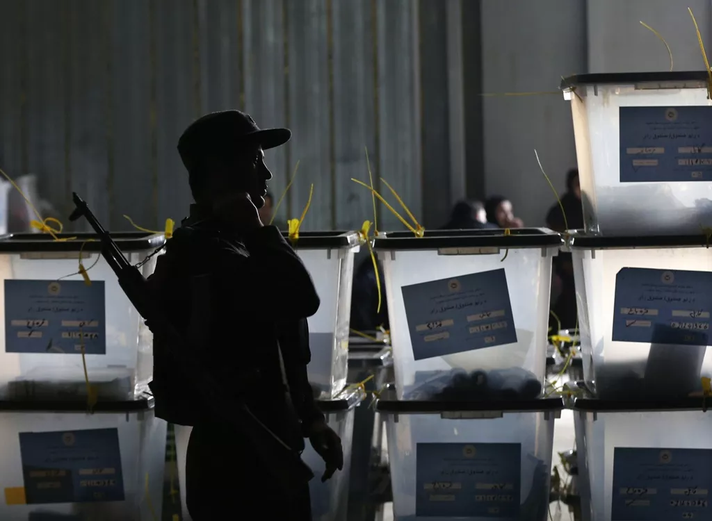 an afghan policeman stands guard at a counting centre in kabul photo reuters an afghan policeman stands guard at a counting centre in kabul photo reuters