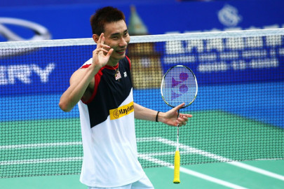 badminton lee to play on until 2016 rio olympics