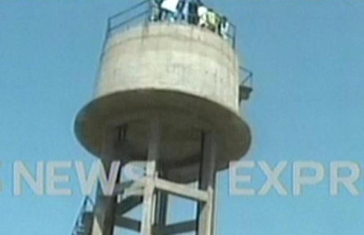 civil hospital employees in faisalabad take protest to new heights