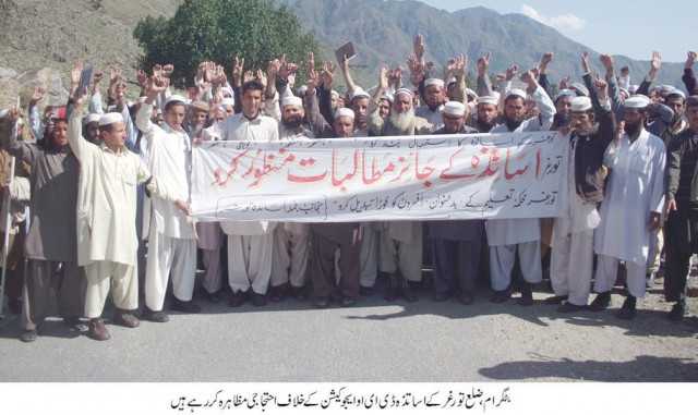 teachers belonging to various government primary and middle schools have been protesting outside the torghar deo s office since friday photo express teachers belonging to various government primary and middle schools have been protesting outside the torghar deo s office since friday photo express