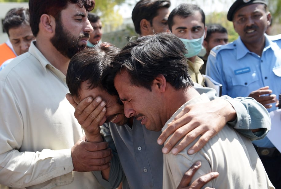 mourners grieve the death of relatives at a hospital in islamabad on april 9 2014 photo afp