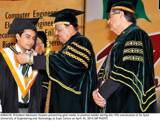 president mamnoon hussain awards honour students with medals during the 17th convocation of sir syed university of engineering and technology photo inp president mamnoon hussain awards honour students with medals during the 17th convocation of sir syed university of engineering and technology photo inp