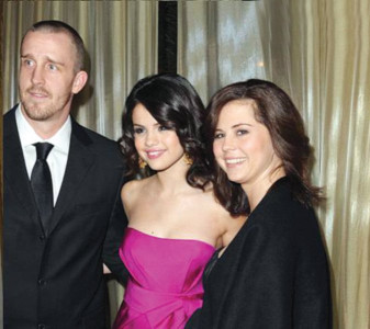 selena gomez fires parents as managers selena gomez fires parents as managers