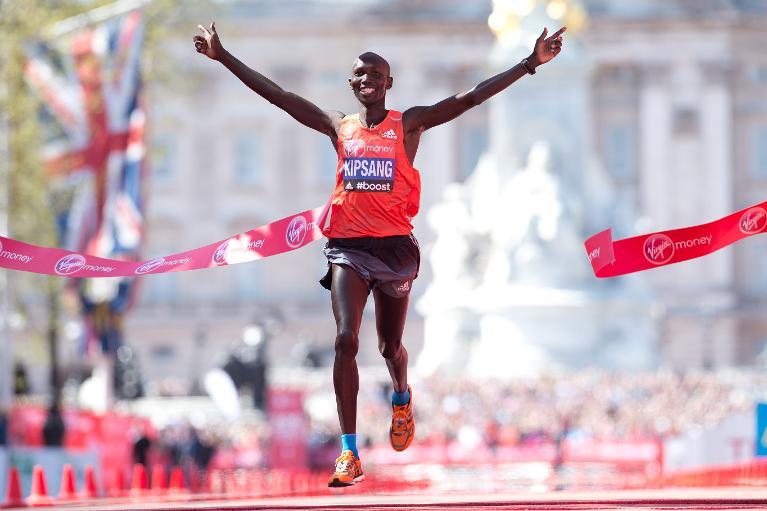 wilson kipsang of kenya crosses the line to win the men 039 s race in the 2014 london marathon on the mall in central london on april 13 2014 photo afp