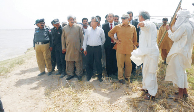 the chief minister examined erosion by river chenab at thatta sialan photo dgpr the chief minister examined erosion by river chenab at thatta sialan photo dgpr