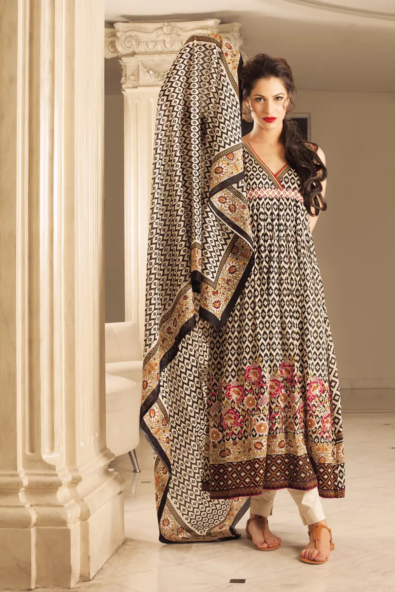 the prints vary from traditional to modern ethnic to classic contemporary to heritage designs and are mixed beautifully with hues photo file the prints vary from traditional to modern ethnic to classic contemporary to heritage designs and are mixed beautifully with hues photo file