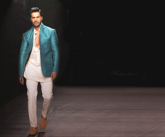 dhawan feels the audience s love is the best reward photo file dhawan feels the audience s love is the best reward photo file