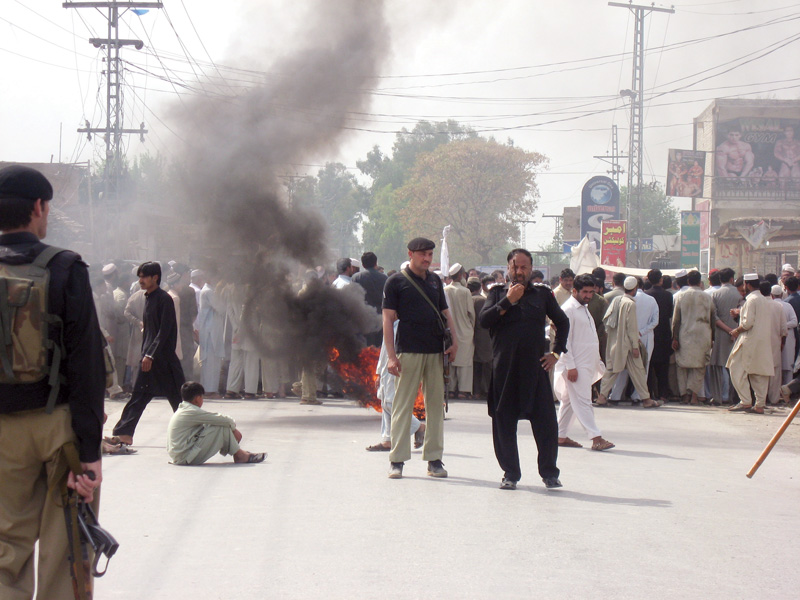 led by local leaders of the qwp jui f anp and pml n the protesters chanted slogans against pesco officials photo express