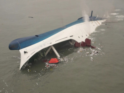 more than 300 people missing after south korean ferry sinks coastguard