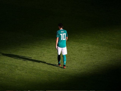 racism overshadowed ozil in germany but at arsenal a season of magic awaits racism overshadowed ozil in germany but at arsenal a season of magic awaits