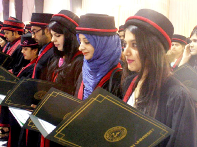 graduates take oath during the annual convocation of the ziauddin university that was held at the karachi expo centre photo online graduates take oath during the annual convocation of the ziauddin university that was held at the karachi expo centre photo online