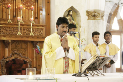 faithful gather at churches to celebrate day of resurrection faithful gather at churches to celebrate day of resurrection