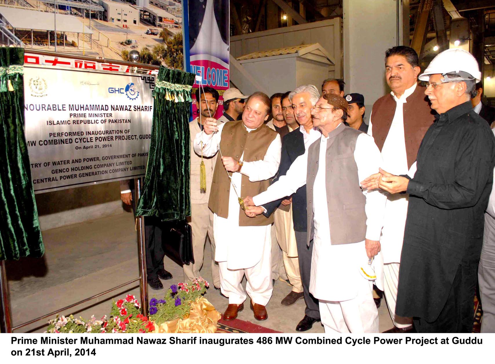 prime minister nawaz sharif along with minister for water and power khawaja asif and the sindh chief minister qaim ali shah unveil the plaque for the 486mw combined cycle power plant at guddu photo pid