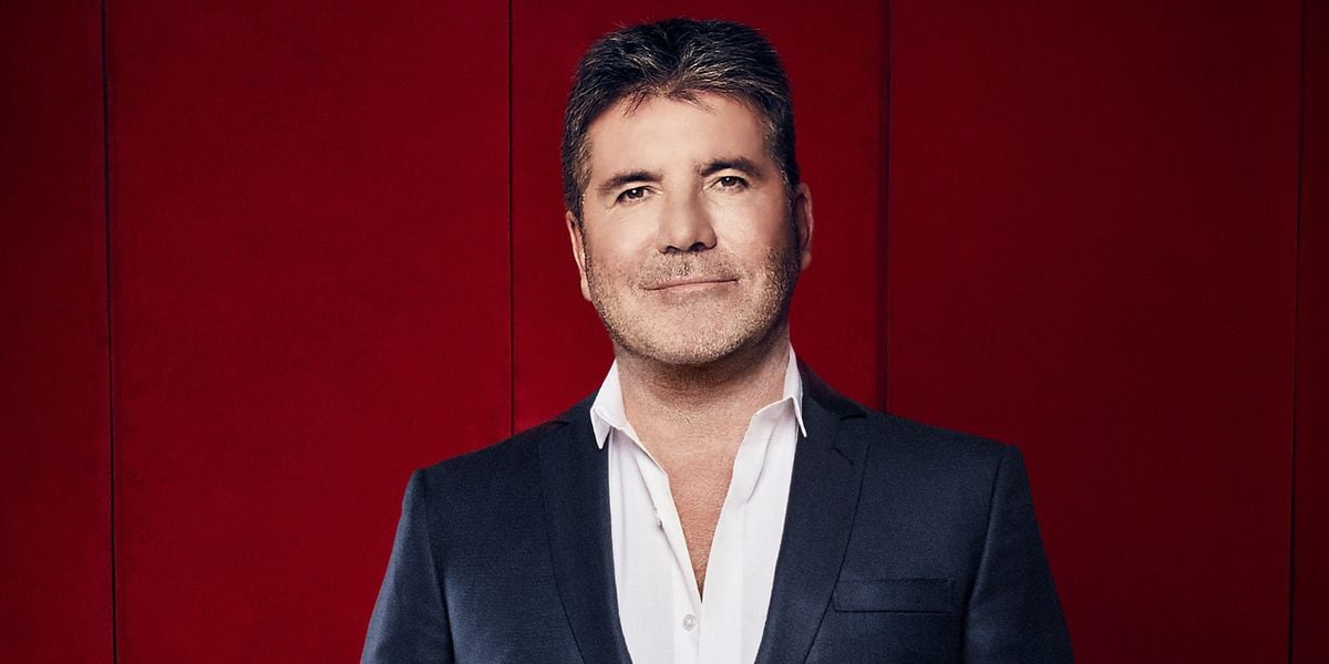 simon cowell hospitalised after breaking his back