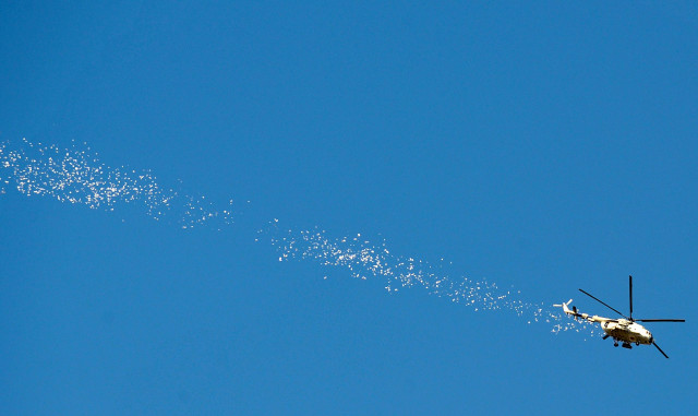 a ukrainian helicopter drops leaflets as it flies above the eastern ukrainian city of slavyansk on april 24 2014 up to five insurgents were killed when ukraine 039 s military today launched an assault on the flashpoint rebel held town of slavyansk sending in armoured vehicles and a helicopter afp journalists in the town reported photo afp a ukrainian helicopter drops leaflets as it flies above the eastern ukrainian city of slavyansk on april 24 2014 up to five insurgents were killed when ukraine 039 s military today launched an assault on the flashpoint rebel held town of slavyansk sending in armoured vehicles and a helicopter afp journalists in the town reported photo afp
