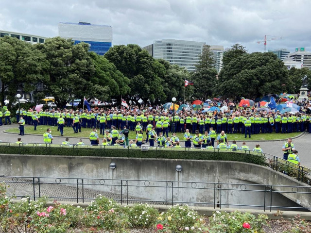 anti vaccine mandate protesters gather to demonstrate in front of the parliament in wellington new zealand february 10 2022 photo reuters anti vaccine mandate protesters gather to demonstrate in front of the parliament in wellington new zealand february 10 2022 photo reuters