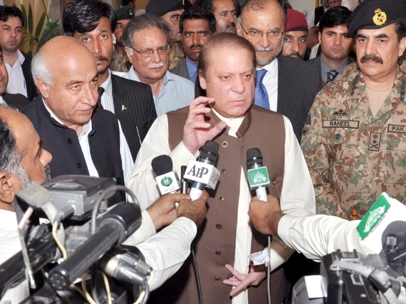 prime minister nawaz sharif flanked by balochistan cm dr malik baloch and general raheel sharif addresses the media in gwadar photo banaras khan express