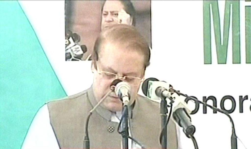 express news screengrab of pm nawaz shraif addressing the inaguration ceremony in dera murad jamali