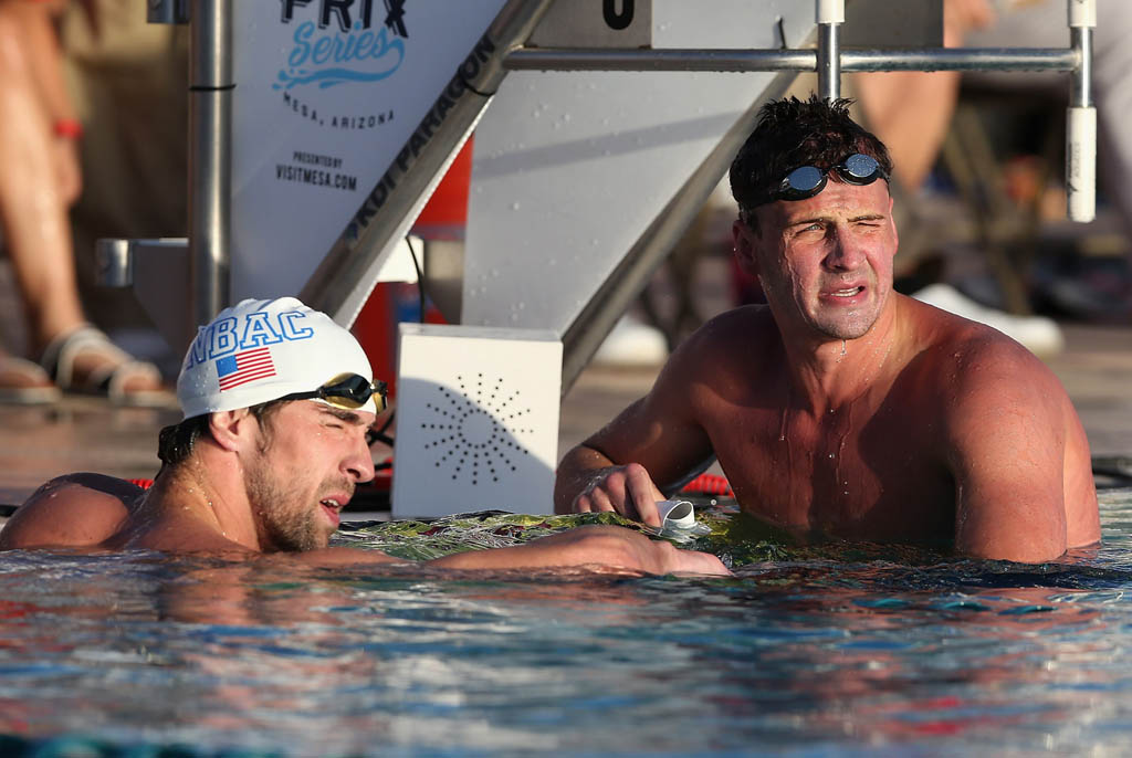 l r michael phelps second place and ryan lochte first place look up to the scoreboard after finishing the men 039 s 100m butterfly final during day one of the arena grand prix at the skyline aquatic center on april 24 2014 in mesa arizona photo afp