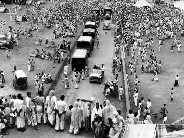 muslims waiting to leave for pakistan as they seek protected transport to dot purana qila an ancient fort in pakistan where many refugees had gathered in september 1947 photo getty muslims waiting to leave for pakistan as they seek protected transport to dot purana qila an ancient fort in pakistan where many refugees had gathered in september 1947 photo getty