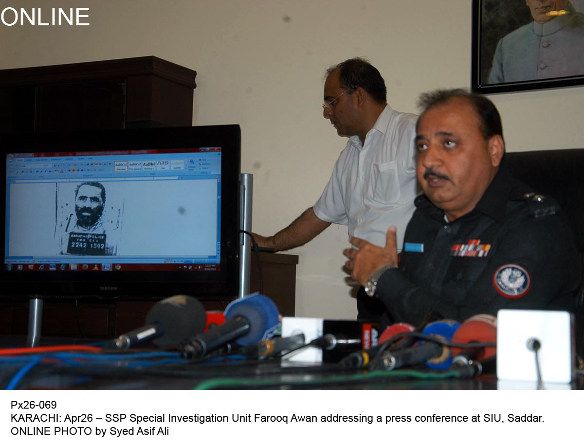 ssp siu farooq awan addressing the press conference on saturday on the conmen they had caught photo online